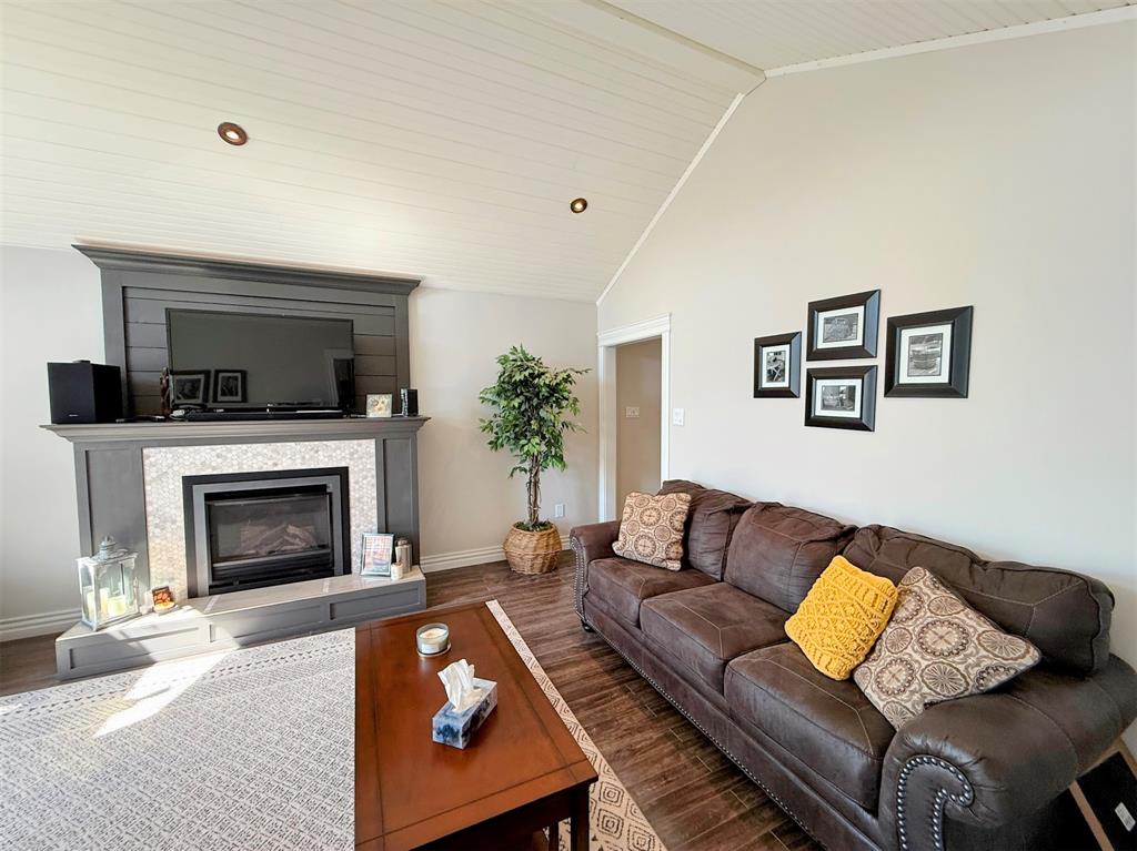 16 PARK CRESCENT, CATALINA, Newfoundland, Canada A0C 1J0, ,2 BathroomsBathrooms,Residential,For Sale,PARK CRESCENT,5975