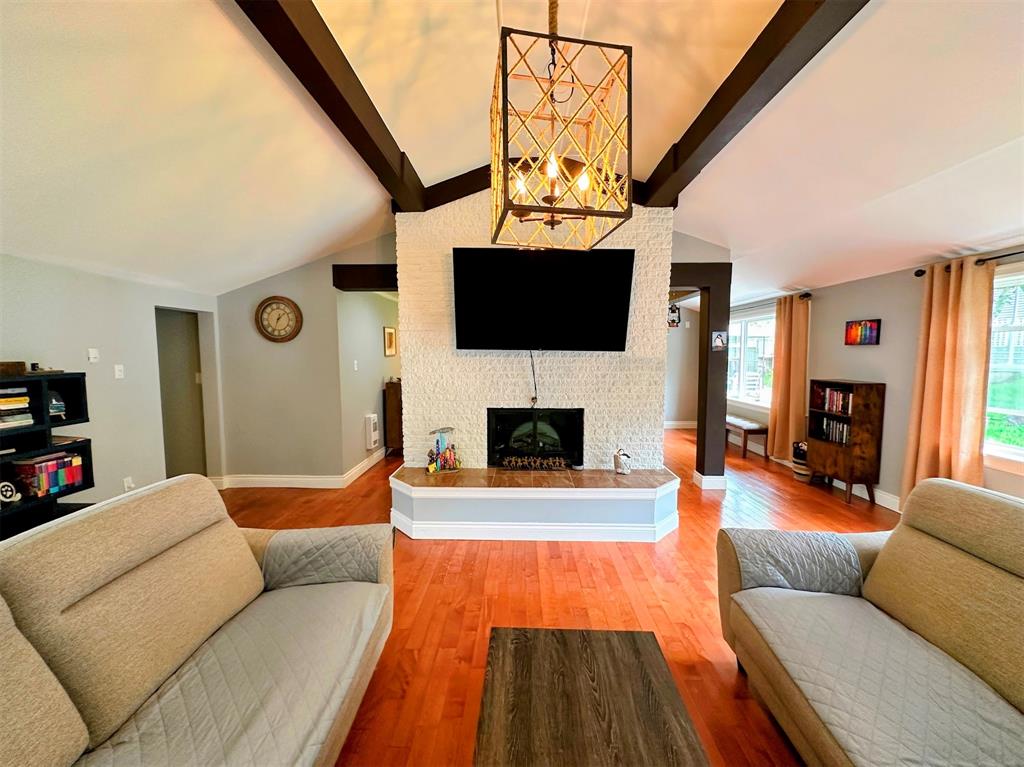 68-70 MEMORIAL DRIVE, CLARENVILLE, Newfoundland, Canada A5A 1N4, ,5 BathroomsBathrooms,Residential,For Sale,MEMORIAL DRIVE,5977