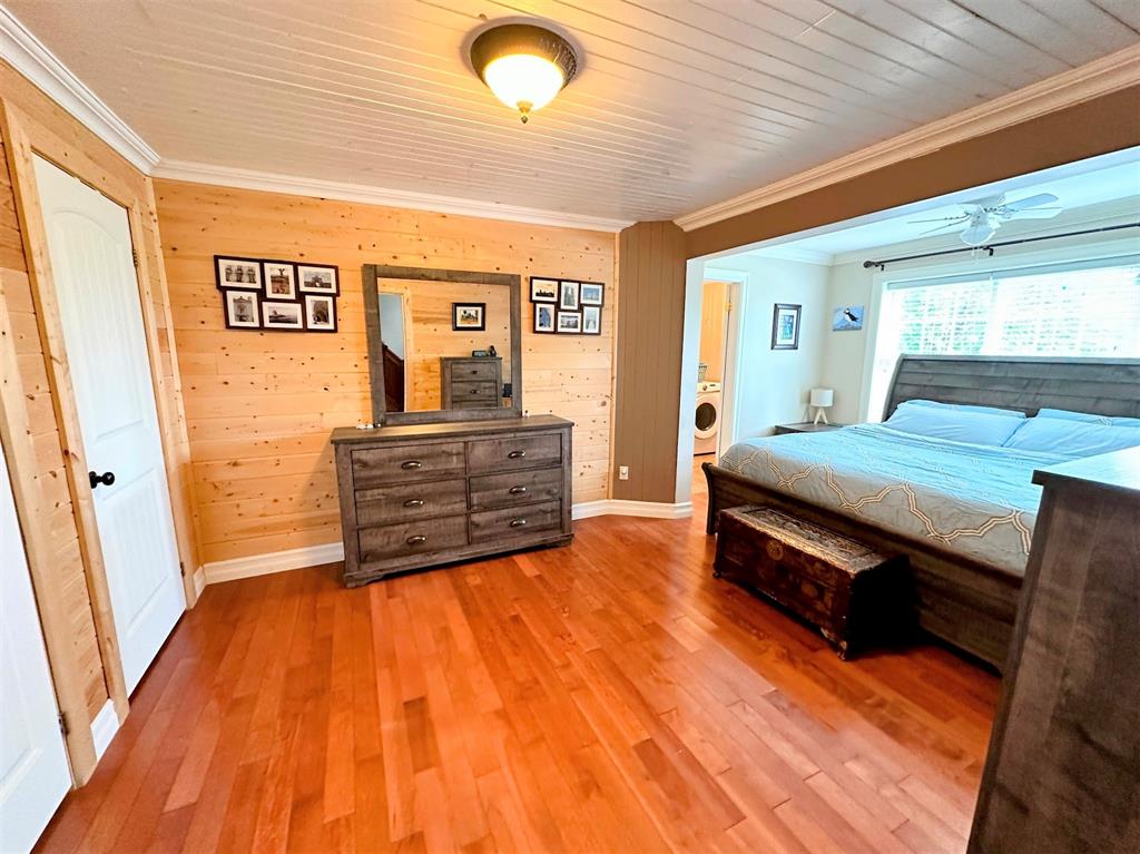 68-70 MEMORIAL DRIVE, CLARENVILLE, Newfoundland, Canada A5A 1N4, ,5 BathroomsBathrooms,Residential,For Sale,MEMORIAL DRIVE,5977