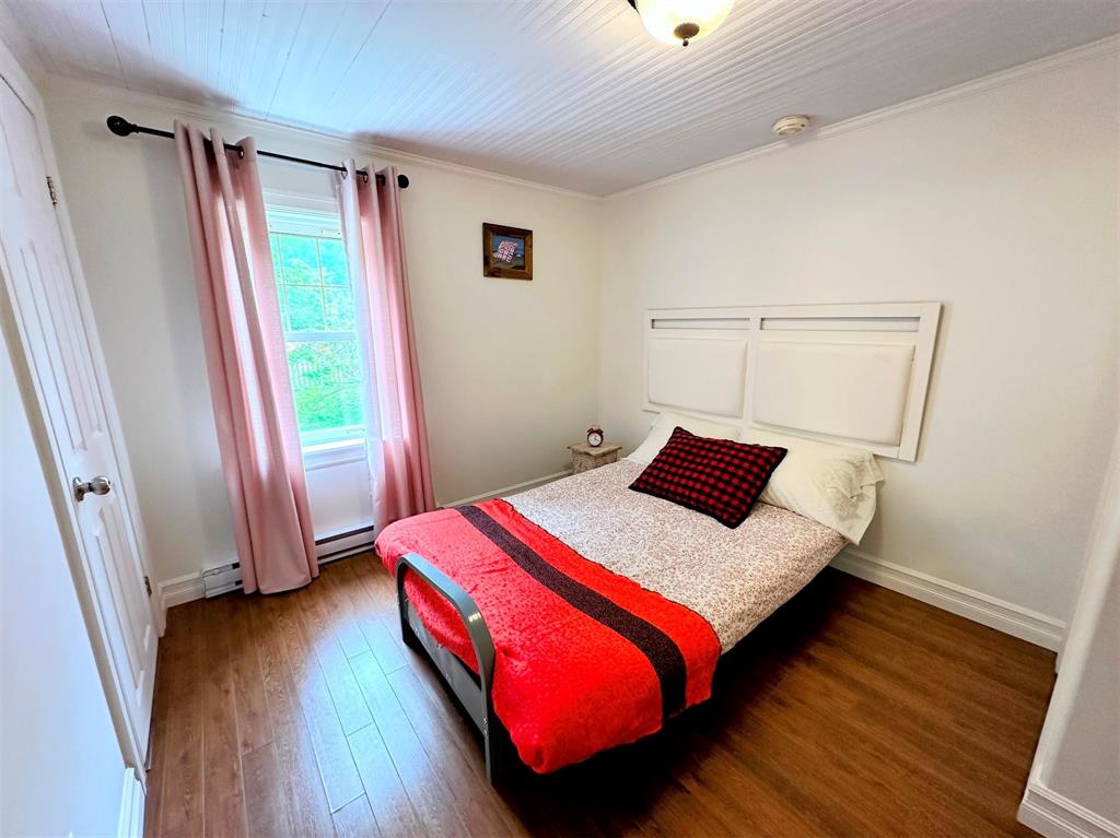68-70 MEMORIAL DRIVE, CLARENVILLE, Newfoundland, Canada A5A 1N4, ,5 BathroomsBathrooms,Residential,For Sale,MEMORIAL DRIVE,5977