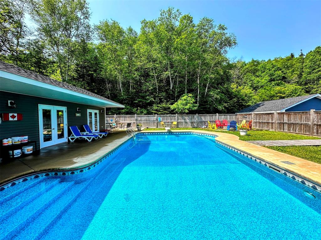 68-70 MEMORIAL DRIVE, CLARENVILLE, Newfoundland, Canada A5A 1N4, ,5 BathroomsBathrooms,Residential,For Sale,MEMORIAL DRIVE,5977