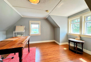 68-70 MEMORIAL DRIVE, CLARENVILLE, Newfoundland, Canada A5A 1N4, ,5 BathroomsBathrooms,Residential,For Sale,MEMORIAL DRIVE,5977