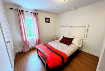 68-70 MEMORIAL DRIVE, CLARENVILLE, Newfoundland, Canada A5A 1N4, ,5 BathroomsBathrooms,Residential,For Sale,MEMORIAL DRIVE,5977