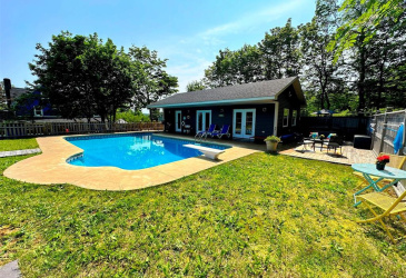 68-70 MEMORIAL DRIVE, CLARENVILLE, Newfoundland, Canada A5A 1N4, ,5 BathroomsBathrooms,Residential,For Sale,MEMORIAL DRIVE,5977