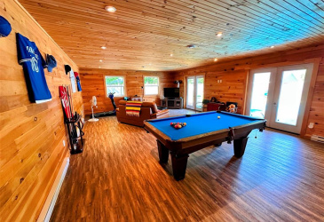 68-70 MEMORIAL DRIVE, CLARENVILLE, Newfoundland, Canada A5A 1N4, ,5 BathroomsBathrooms,Residential,For Sale,MEMORIAL DRIVE,5977