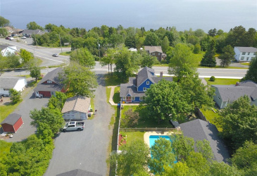 68-70 MEMORIAL DRIVE, CLARENVILLE, Newfoundland, Canada A5A 1N4, ,5 BathroomsBathrooms,Residential,For Sale,MEMORIAL DRIVE,5977