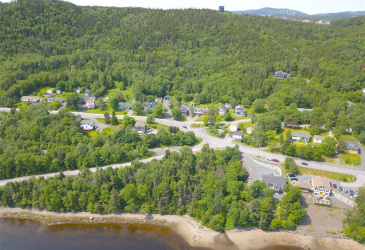 68-70 MEMORIAL DRIVE, CLARENVILLE, Newfoundland, Canada A5A 1N4, ,5 BathroomsBathrooms,Residential,For Sale,MEMORIAL DRIVE,5977