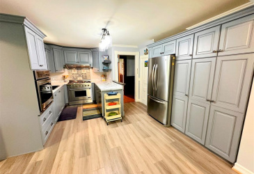 68-70 MEMORIAL DRIVE, CLARENVILLE, Newfoundland, Canada A5A 1N4, ,5 BathroomsBathrooms,Residential,For Sale,MEMORIAL DRIVE,5977