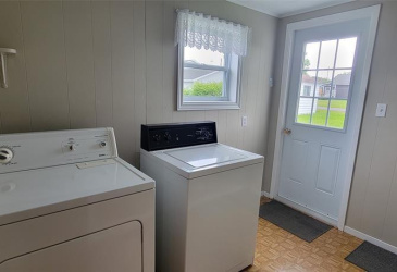 50 ELIZABETH AVENUE, GRAND BANK, Newfoundland, Canada A0E 1W0, ,1 BathroomBathrooms,Residential,For Sale,ELIZABETH AVENUE,6001