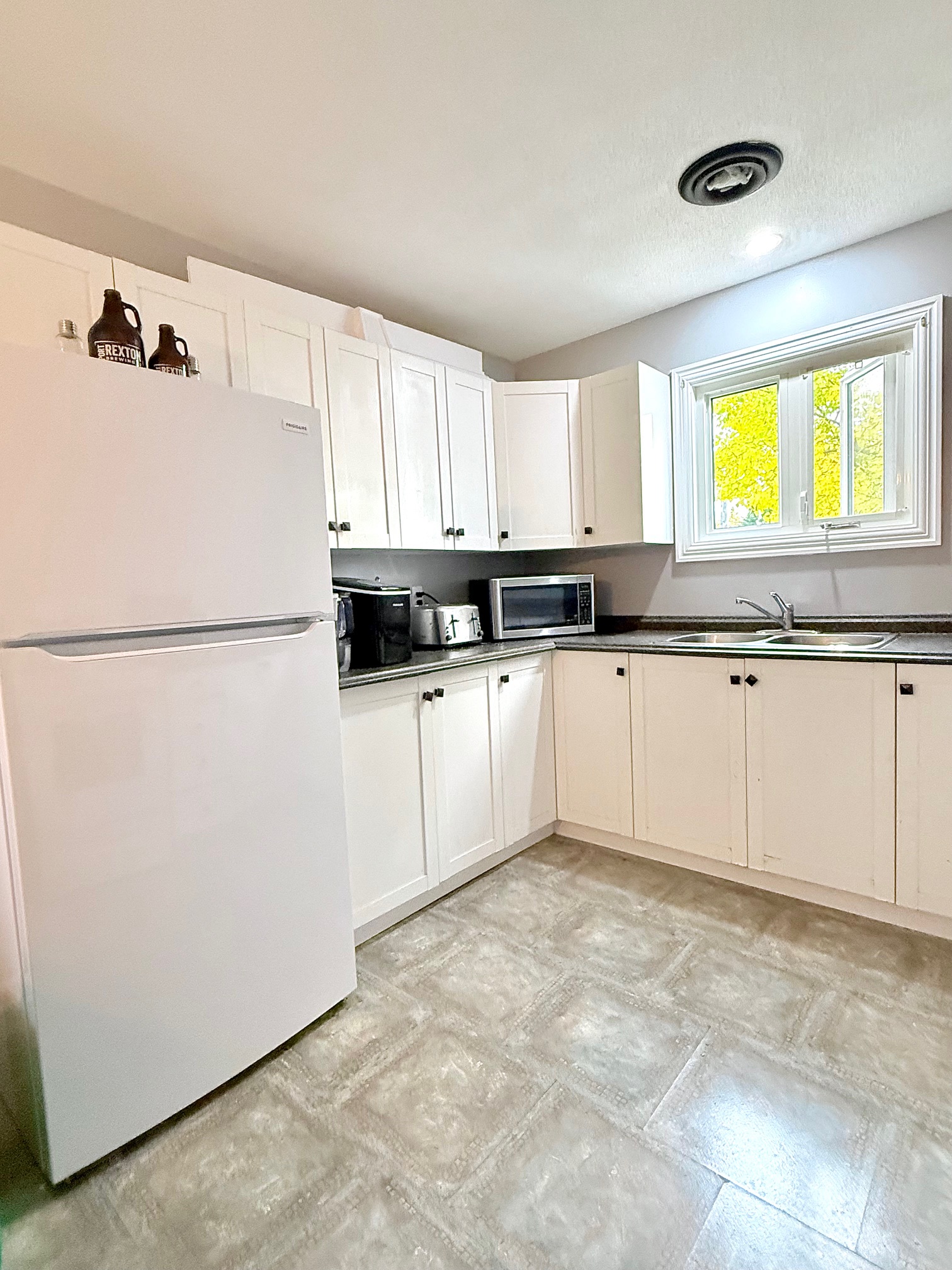 2 MEADE VIEW ROAD, CLARENVILLE, Newfoundland, Canada A5A 4M4, ,2 BathroomsBathrooms,Residential,For Sale,MEADE VIEW ROAD,6024