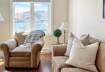 203 MARINE DRIVE, CLARENVILLE, Newfoundland, Canada A5A 1M6, ,8 BathroomsBathrooms,Commercial,For Sale,MARINE DRIVE,6025