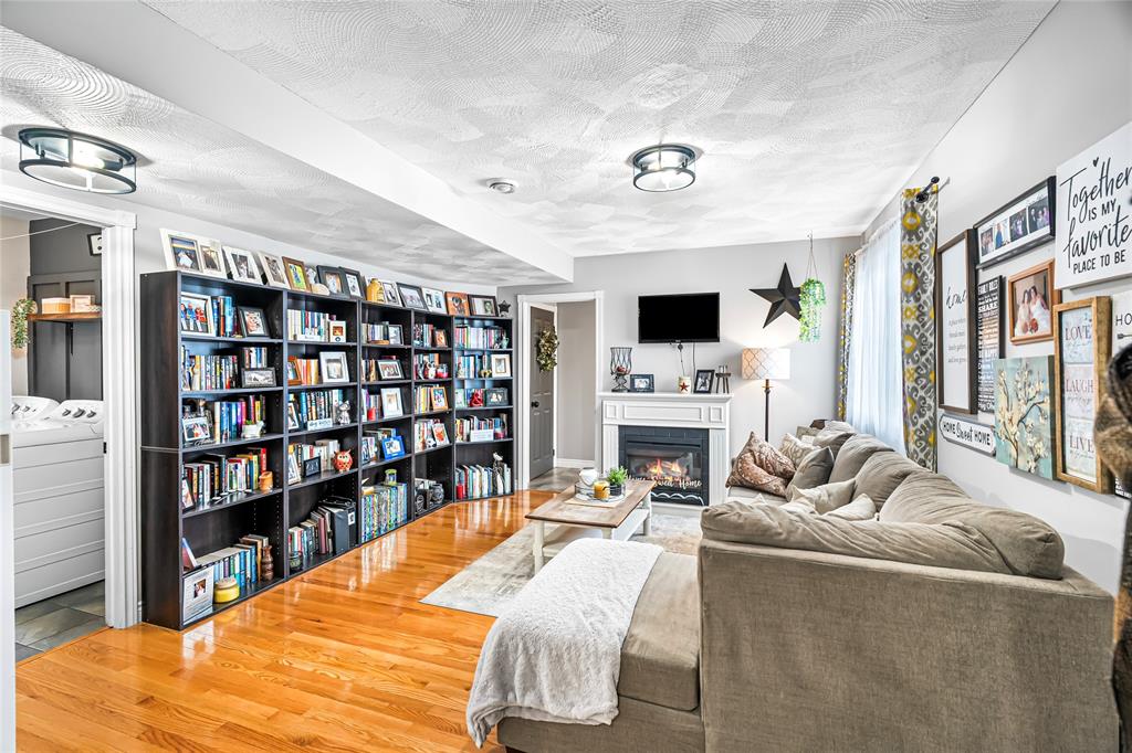 274 MARINE DRIVE, MARYSTOWN, Newfoundland, Canada A0E 2M0, ,2 BathroomsBathrooms,Residential,For Sale,MARINE DRIVE,6031