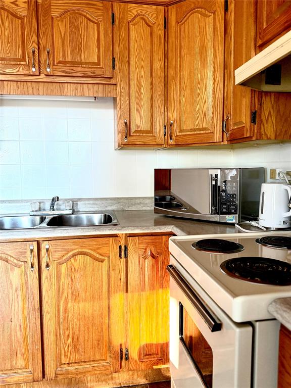 62 OCEANVIEW CRESCENT, BROOKLYN, Newfoundland, Canada A0C 1V0, ,7 BathroomsBathrooms,Commercial,Sale Pending,OCEANVIEW CRESCENT,6032