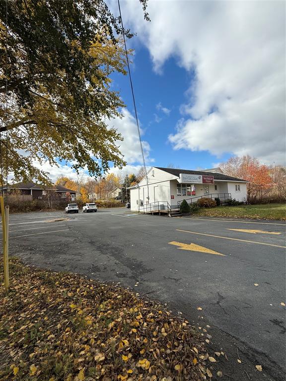 322 MEMORIAL DRIVE, CLARENVILLE, Newfoundland, Canada A5A 1P3, ,0,Commercial,For Sale,MEMORIAL DRIVE,6041