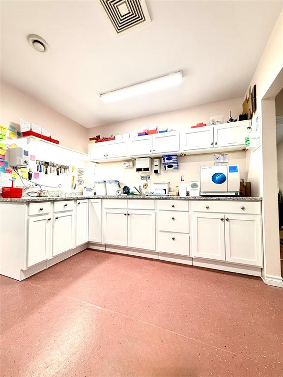 322 MEMORIAL DRIVE, CLARENVILLE, Newfoundland, Canada A5A 1P3, ,0,Commercial,For Sale,MEMORIAL DRIVE,6041