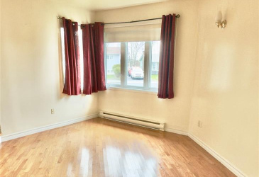 21 VIKING STREET, CLARENVILLE, Newfoundland, Canada A5A 2A7, ,1 BathroomBathrooms,Residential,Sold,VIKING STREET,6045