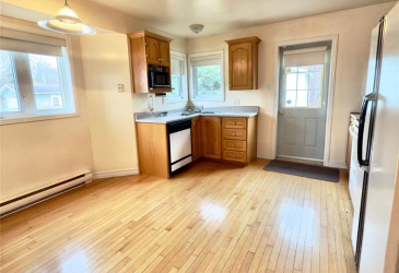 21 VIKING STREET, CLARENVILLE, Newfoundland, Canada A5A 2A7, ,1 BathroomBathrooms,Residential,Sold,VIKING STREET,6045