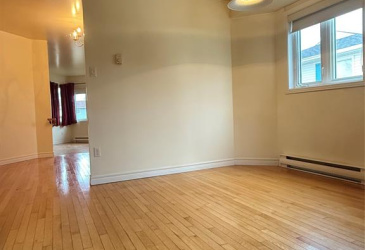 21 VIKING STREET, CLARENVILLE, Newfoundland, Canada A5A 2A7, ,1 BathroomBathrooms,Residential,Sold,VIKING STREET,6045