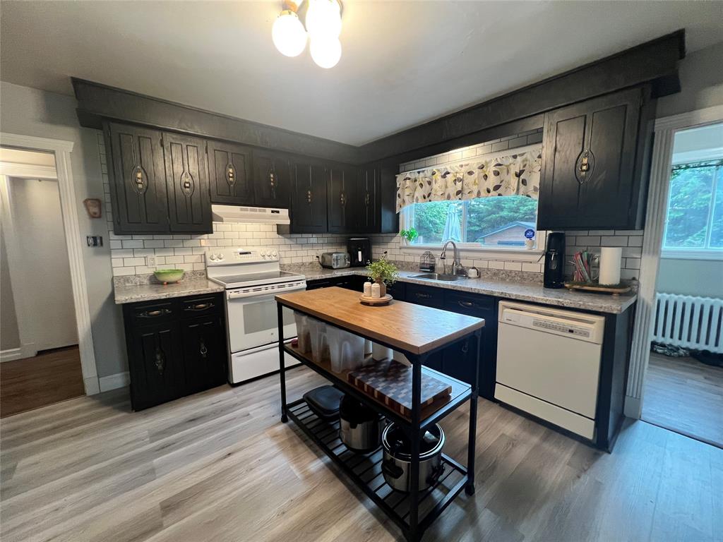 109 CONCEPTION BAY HIGHWAY, CLARKE'S BEACH, Newfoundland, Canada A0A 1W0, ,1 BathroomBathrooms,Mixed,For Sale,CONCEPTION BAY HIGHWAY,6048