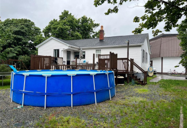 109 CONCEPTION BAY HIGHWAY, CLARKE'S BEACH, Newfoundland, Canada A0A 1W0, ,1 BathroomBathrooms,Mixed,For Sale,CONCEPTION BAY HIGHWAY,6048