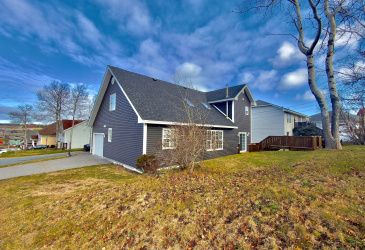 2 WHITE ROSE PLACE, CLARENVILLE, Newfoundland, Canada A5A 2B4, ,2 BathroomsBathrooms,Residential,Sale Pending,WHITE ROSE PLACE,6054
