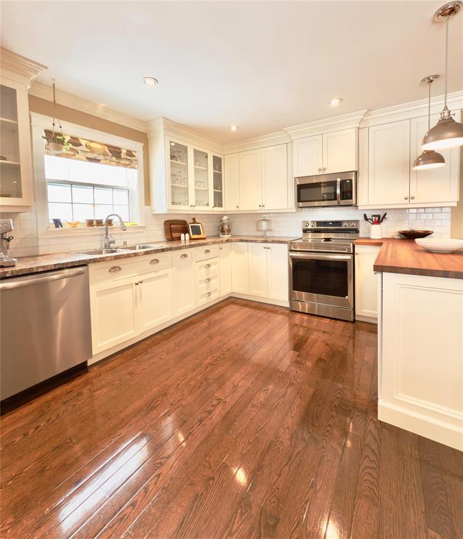 46 SUNSET DRIVE, CLARENVILLE, Newfoundland, Canada A5A 0A4, ,3 BathroomsBathrooms,Residential,Sale Pending,SUNSET DRIVE,6070