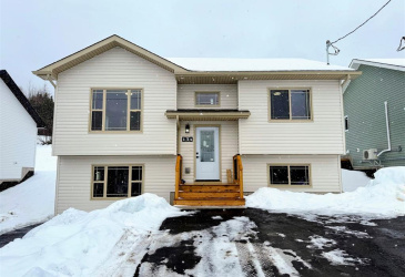 134 SPRUCELAND DRIVE, CLARENVILLE, Newfoundland, Canada A5A 4N9, ,2 BathroomsBathrooms,Residential,For Sale,SPRUCELAND DRIVE,6073