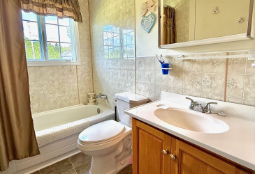 33 OCEANVIEW CRESCENT, BROOKLYN, Newfoundland, Canada A0C 1V0, ,1 BathroomBathrooms,Residential,For Sale,OCEANVIEW CRESCENT,6087