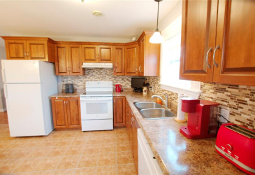 17 BISHOP'S ROAD, BAY ROBERTS, Newfoundland, Canada A0A 1G0, ,1 BathroomBathrooms,Residential,For Sale,BISHOP'S ROAD,6088