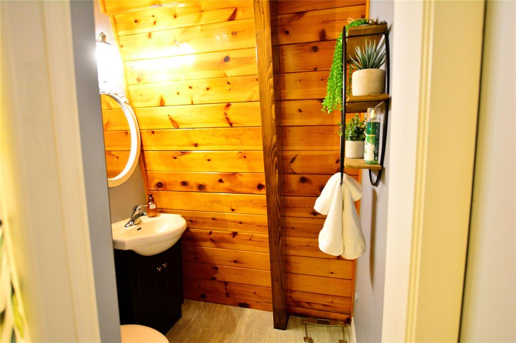 110-114 POINT ROAD, HARBOUR MAIN-CHAPEL'S COVE-LKAEVIEW, Newfoundland, Canada A0A 1V0, ,2 BathroomsBathrooms,Residential,Sale Pending,POINT ROAD,6093