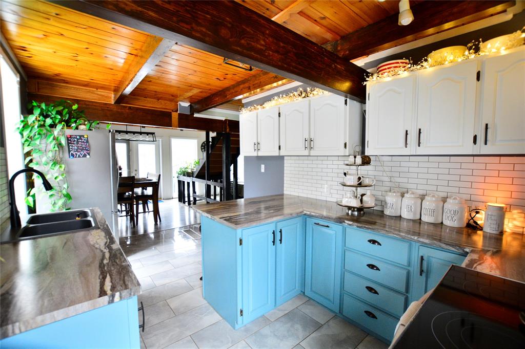 110-114 POINT ROAD, HARBOUR MAIN-CHAPEL'S COVE-LKAEVIEW, Newfoundland, Canada A0A 1V0, ,2 BathroomsBathrooms,Residential,Sale Pending,POINT ROAD,6093