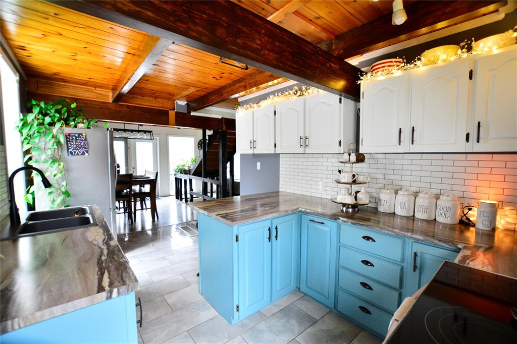 110-114 POINT ROAD, HARBOUR MAIN-CHAPEL'S COVE-LKAEVIEW, Newfoundland, Canada A0A 1V0, ,2 BathroomsBathrooms,Residential,Sale Pending,POINT ROAD,6093