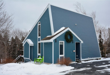 110-114 POINT ROAD, HARBOUR MAIN-CHAPEL'S COVE-LKAEVIEW, Newfoundland, Canada A0A 1V0, ,2 BathroomsBathrooms,Residential,Sale Pending,POINT ROAD,6093