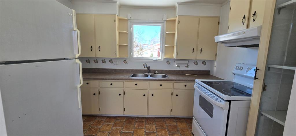 8 E GREENWOOD STREET, MARYSTOWN, Newfoundland, Canada A0E 2M0, ,2 BathroomsBathrooms,Residential,For Sale,GREENWOOD STREET,6097