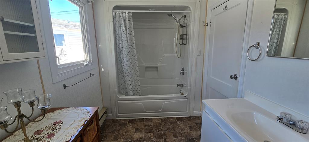 8 E GREENWOOD STREET, MARYSTOWN, Newfoundland, Canada A0E 2M0, ,2 BathroomsBathrooms,Residential,For Sale,GREENWOOD STREET,6097