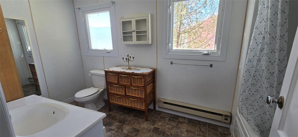 8 E GREENWOOD STREET, MARYSTOWN, Newfoundland, Canada A0E 2M0, ,2 BathroomsBathrooms,Residential,For Sale,GREENWOOD STREET,6097