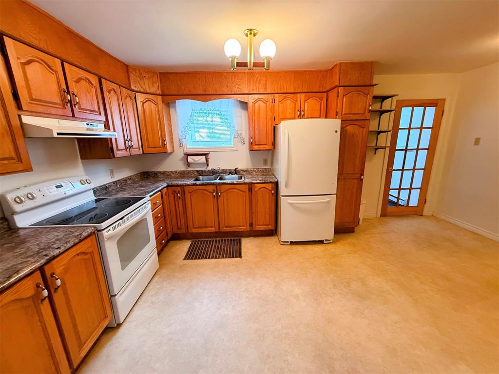 3 THORBURN PLACE, CLARENVILLE, Newfoundland, Canada A5A 1Z1, ,2 BathroomsBathrooms,Residential,Sale Pending,THORBURN PLACE,6102