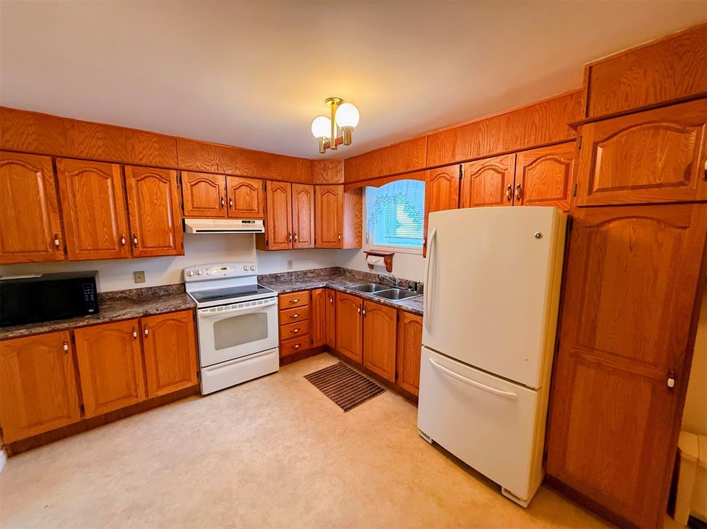 3 THORBURN PLACE, CLARENVILLE, Newfoundland, Canada A5A 1Z1, ,2 BathroomsBathrooms,Residential,Sale Pending,THORBURN PLACE,6102