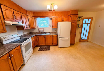 3 THORBURN PLACE, CLARENVILLE, Newfoundland, Canada A5A 1Z1, ,2 BathroomsBathrooms,Residential,Sale Pending,THORBURN PLACE,6102