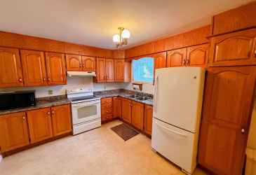 3 THORBURN PLACE, CLARENVILLE, Newfoundland, Canada A5A 1Z1, ,2 BathroomsBathrooms,Residential,Sale Pending,THORBURN PLACE,6102