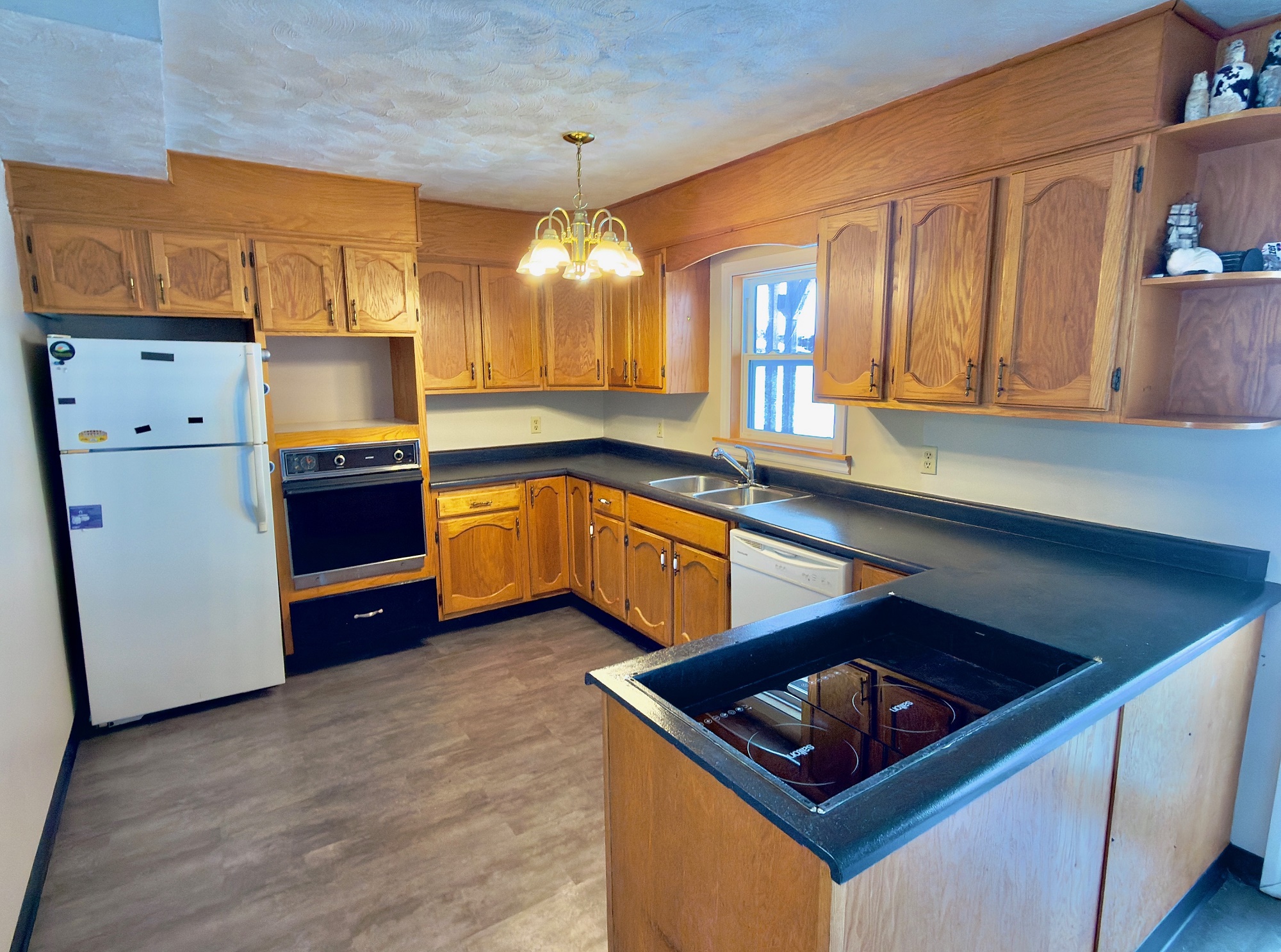 111 MARINE DRIVE, CLARENVILLE, Newfoundland, Canada A5A 1M6, ,2 BathroomsBathrooms,Residential,For Sale,MARINE DRIVE,6103