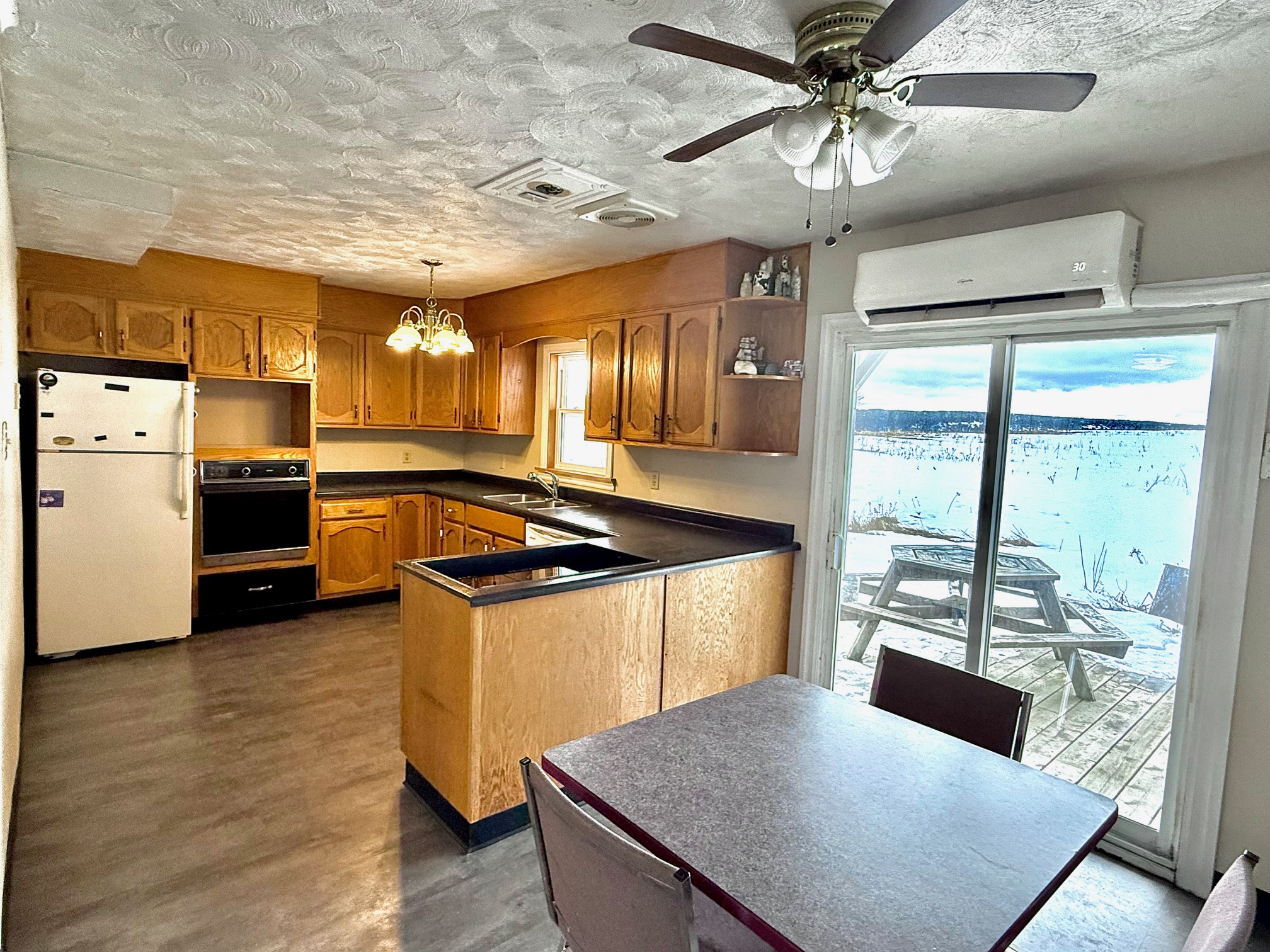 111 MARINE DRIVE, CLARENVILLE, Newfoundland, Canada A5A 1M6, ,2 BathroomsBathrooms,Residential,For Sale,MARINE DRIVE,6103