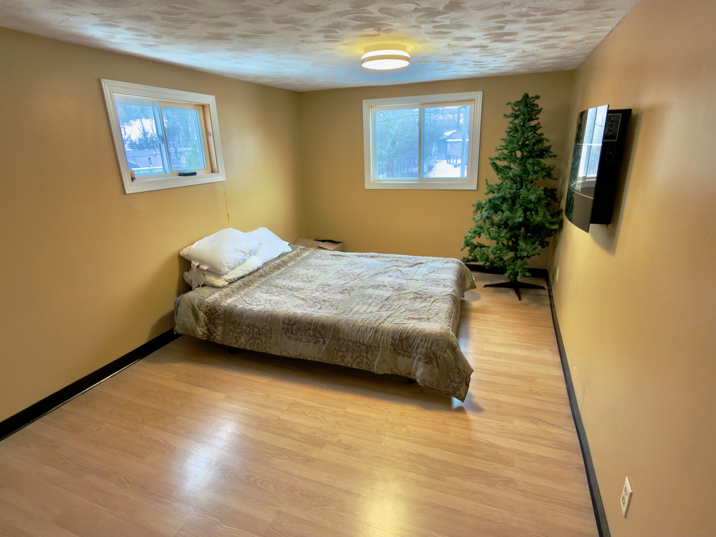 111 MARINE DRIVE, CLARENVILLE, Newfoundland, Canada A5A 1M6, ,2 BathroomsBathrooms,Residential,For Sale,MARINE DRIVE,6103