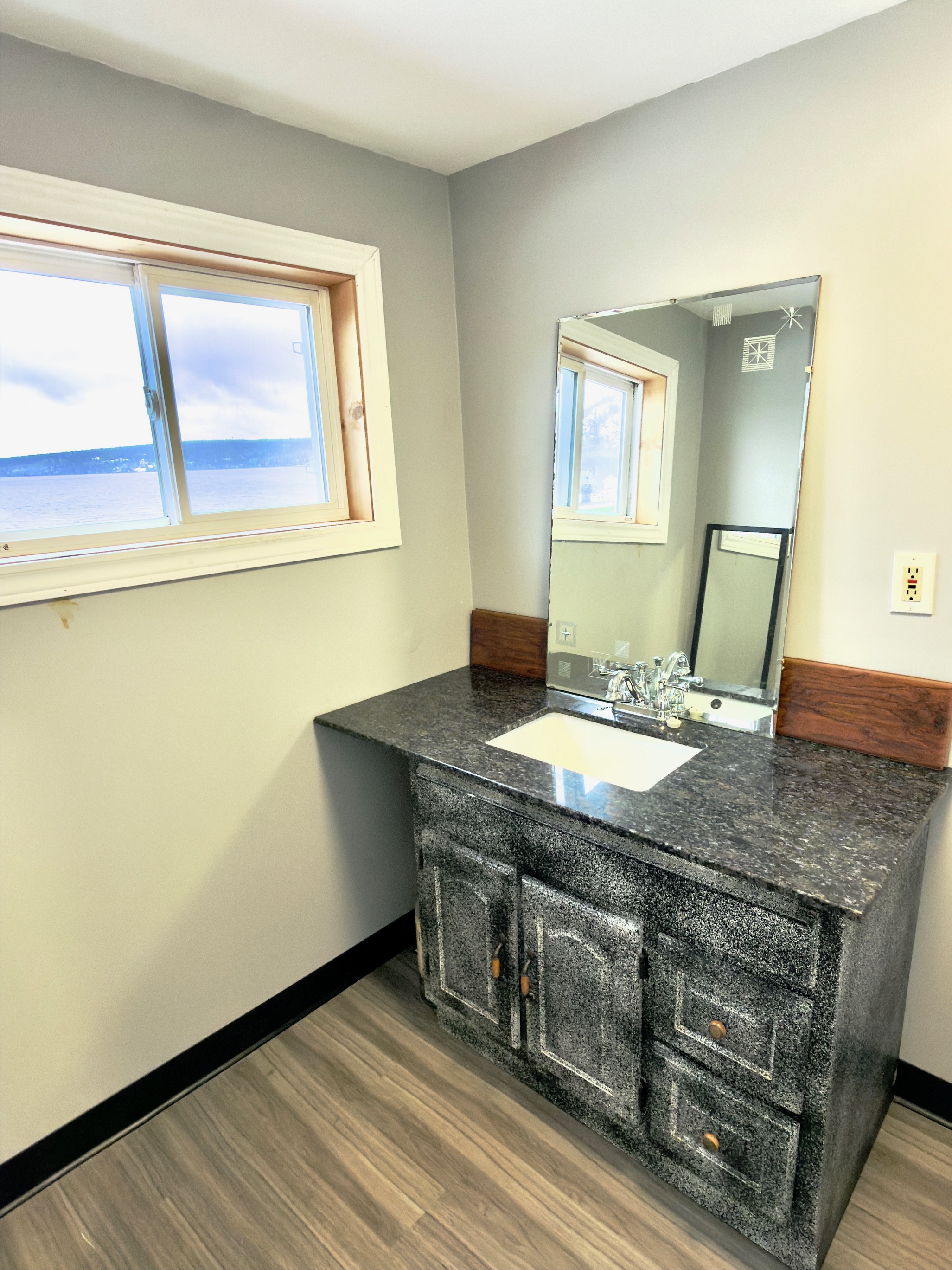 111 MARINE DRIVE, CLARENVILLE, Newfoundland, Canada A5A 1M6, ,2 BathroomsBathrooms,Residential,For Sale,MARINE DRIVE,6103