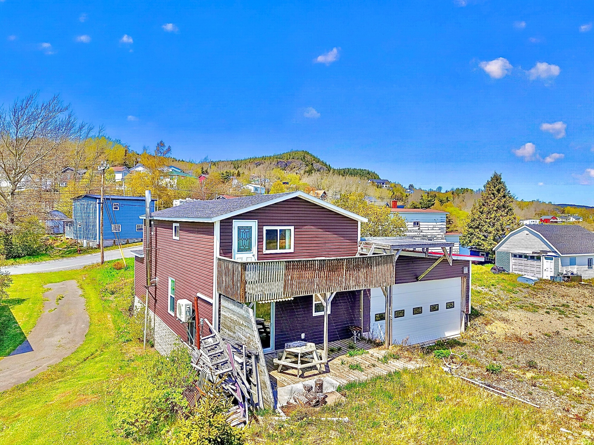 111 MARINE DRIVE, CLARENVILLE, Newfoundland, Canada A5A 1M6, ,2 BathroomsBathrooms,Residential,For Sale,MARINE DRIVE,6103