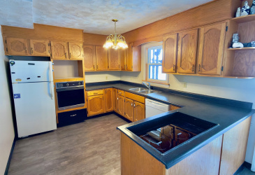 111 MARINE DRIVE, CLARENVILLE, Newfoundland, Canada A5A 1M6, ,2 BathroomsBathrooms,Residential,For Sale,MARINE DRIVE,6103