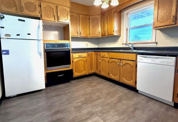 111 MARINE DRIVE, CLARENVILLE, Newfoundland, Canada A5A 1M6, ,2 BathroomsBathrooms,Residential,For Sale,MARINE DRIVE,6103