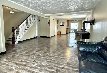 111 MARINE DRIVE, CLARENVILLE, Newfoundland, Canada A5A 1M6, ,2 BathroomsBathrooms,Residential,For Sale,MARINE DRIVE,6103