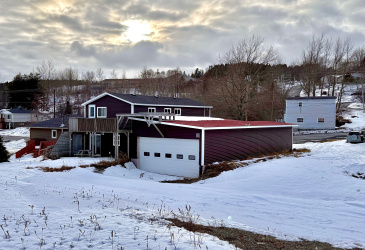 111 MARINE DRIVE, CLARENVILLE, Newfoundland, Canada A5A 1M6, ,2 BathroomsBathrooms,Residential,For Sale,MARINE DRIVE,6103