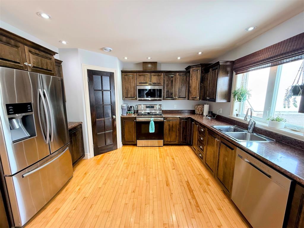 30 CLEARWATER DRIVE, CLARENVILLE, Newfoundland, Canada A5A 4P6, ,2 BathroomsBathrooms,Residential,Sale Pending,CLEARWATER DRIVE,6105